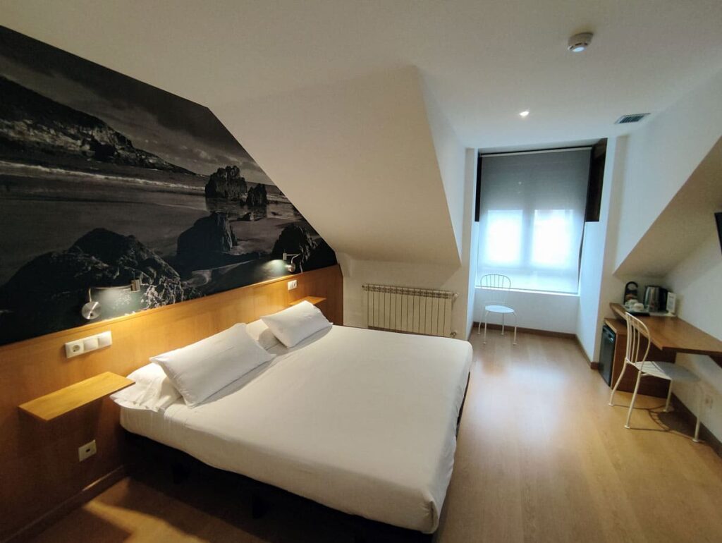 Habitación con cama de 1,50 en Hotel Dabeleria